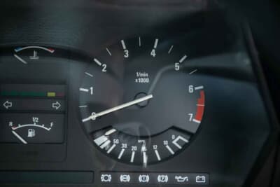 5万5125ポンド（邦貨換算約1147万円）で落札されたBMW「635CSi」（C）iconicauctioneers