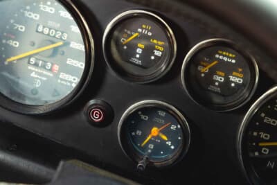 5万7500ユーロ（邦貨換算約1030万円）で落札されたフェラーリ「208GT4」（C）Bonhams