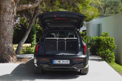 メルセデス・ベンツGLB：ラゲッジは5人乗りで最大540L、7人乗りでは480L、さらにシートを倒せば1715L（5人乗り）まで拡大