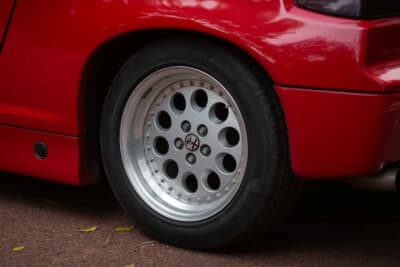 6万5250ポンド（邦貨換算約1318万円）で落札されたアルファ ロメオ「SZ」（C）iconicauctioneers