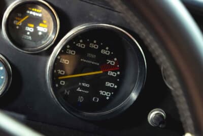 5万7500ユーロ（邦貨換算約1030万円）で落札されたフェラーリ「208GT4」（C）Bonhams