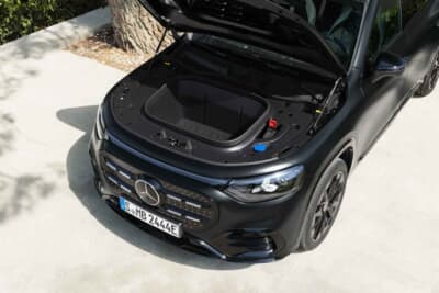 メルセデス・ベンツGLB：電動化によりフロントに127Lのフランクと呼ばれる収納スペークを確保。使い勝手に優れる