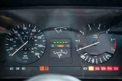 5万5125ポンド（邦貨換算約1147万円）で落札されたBMW「635CSi」（C）iconicauctioneers