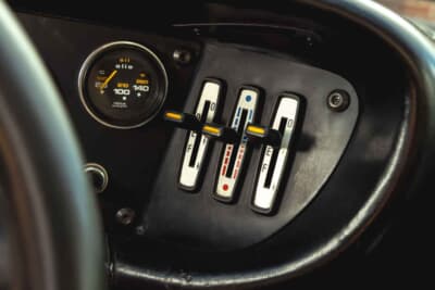 5万7500ユーロ（邦貨換算約1030万円）で落札されたフェラーリ「208GT4」（C）Bonhams