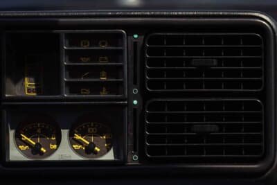 20万1250ユーロ(邦貨換算約3530万円)で落札されたランチア「デルタHF インテグラーレ エボルツィオーネ I マルティーニ5」(C)Courtesy of Broad Arrow