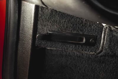 5万7500ユーロ（邦貨換算約1030万円）で落札されたフェラーリ「208GT4」（C）Bonhams