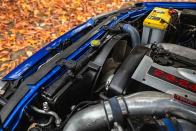 4万ポンド〜5万ポンド（邦貨換算約832万〜1040万円）で現在も販売中の日産R32型「スカイラインGT-R」（C）iconicauctioneers