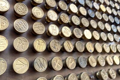 日本でも若い方に人気のシーリングスタンプですが、ドイツでも人気のようで、クリスマスマーケットのお店では多くの若者が楽しそうに選んでいました