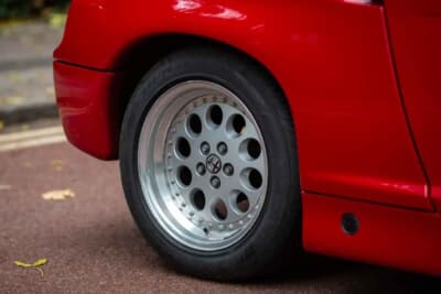 6万5250ポンド（邦貨換算約1318万円）で落札されたアルファ ロメオ「SZ」（C）iconicauctioneers