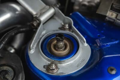 4万ポンド〜5万ポンド（邦貨換算約832万〜1040万円）で現在も販売中の日産R32型「スカイラインGT-R」（C）iconicauctioneers