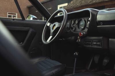 5万7500ユーロ（邦貨換算約1030万円）で落札されたフェラーリ「208GT4」（C）Bonhams