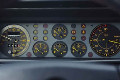 20万1250ユーロ(邦貨換算約3530万円)で落札されたランチア「デルタHF インテグラーレ エボルツィオーネ I マルティーニ5」(C)Courtesy of Broad Arrow