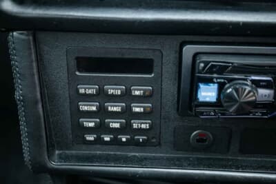 5万5125ポンド（邦貨換算約1147万円）で落札されたBMW「635CSi」（C）iconicauctioneers