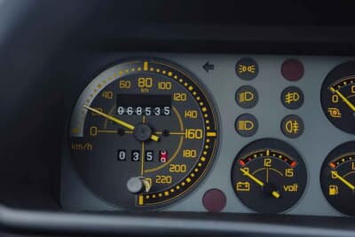 20万1250ユーロ(邦貨換算約3530万円)で落札されたランチア「デルタHF インテグラーレ エボルツィオーネ I マルティーニ5」(C)Courtesy of Broad Arrow