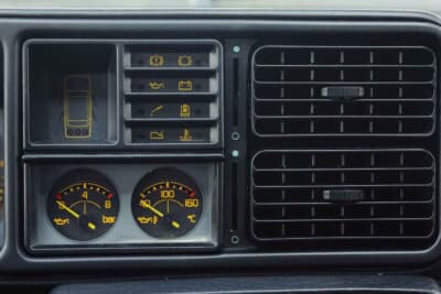 20万1250ユーロ(邦貨換算約3530万円)で落札されたランチア「デルタHF インテグラーレ エボルツィオーネ I マルティーニ5」(C)Courtesy of Broad Arrow