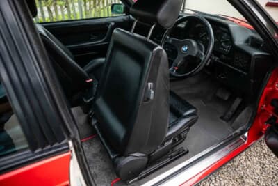 5万5125ポンド（邦貨換算約1147万円）で落札されたBMW「635CSi」（C）iconicauctioneers