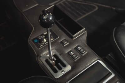 5万7500ユーロ（邦貨換算約1030万円）で落札されたフェラーリ「208GT4」（C）Bonhams