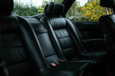 5万5125ポンド（邦貨換算約1147万円）で落札されたBMW「635CSi」（C）iconicauctioneers