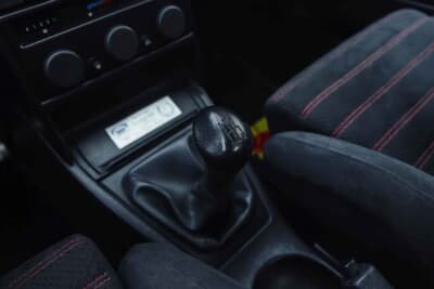 20万1250ユーロ(邦貨換算約3530万円)で落札されたランチア「デルタHF インテグラーレ エボルツィオーネ I マルティーニ5」(C)Courtesy of Broad Arrow