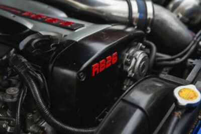 4万ポンド〜5万ポンド（邦貨換算約832万〜1040万円）で現在も販売中の日産R32型「スカイラインGT-R」（C）iconicauctioneers