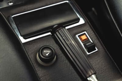 5万7500ユーロ（邦貨換算約1030万円）で落札されたフェラーリ「208GT4」（C）Bonhams