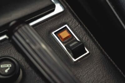 5万7500ユーロ（邦貨換算約1030万円）で落札されたフェラーリ「208GT4」（C）Bonhams