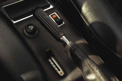 5万7500ユーロ（邦貨換算約1030万円）で落札されたフェラーリ「208GT4」（C）Bonhams