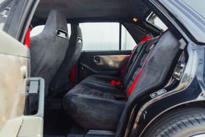 20万1250ユーロ(邦貨換算約3530万円)で落札されたランチア「デルタHF インテグラーレ エボルツィオーネ I マルティーニ5」(C)Courtesy of Broad Arrow