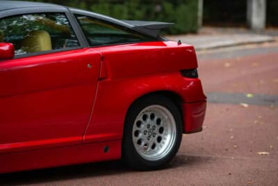 6万5250ポンド（邦貨換算約1318万円）で落札されたアルファ ロメオ「SZ」（C）iconicauctioneers