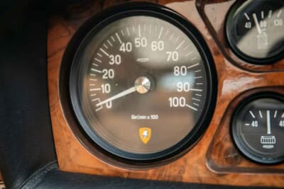 13万2750ポンド（邦貨換算約2761万円）で落札されたランボルギーニ「エスパーダS2」（C）iconicauctioneers