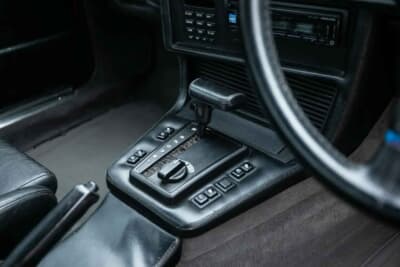 5万5125ポンド（邦貨換算約1147万円）で落札されたBMW「635CSi」（C）iconicauctioneers