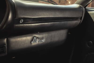 5万7500ユーロ（邦貨換算約1030万円）で落札されたフェラーリ「208GT4」（C）Bonhams