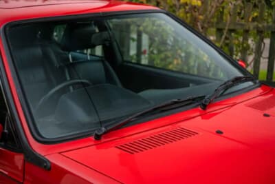 5万5125ポンド（邦貨換算約1147万円）で落札されたBMW「635CSi」（C）iconicauctioneers