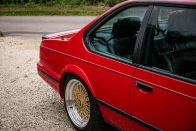 5万5125ポンド（邦貨換算約1147万円）で落札されたBMW「635CSi」（C）iconicauctioneers