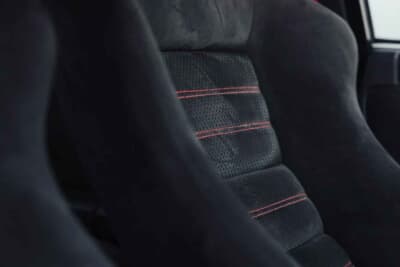 20万1250ユーロ(邦貨換算約3530万円)で落札されたランチア「デルタHF インテグラーレ エボルツィオーネ I マルティーニ5」(C)Courtesy of Broad Arrow