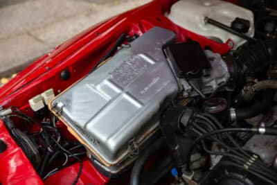 6万5250ポンド（邦貨換算約1318万円）で落札されたアルファ ロメオ「SZ」（C）iconicauctioneers