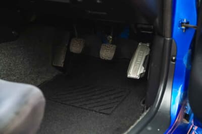 4万ポンド〜5万ポンド（邦貨換算約832万〜1040万円）で現在も販売中の日産R32型「スカイラインGT-R」（C）iconicauctioneers