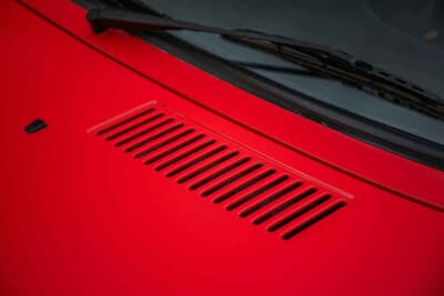 5万5125ポンド（邦貨換算約1147万円）で落札されたBMW「635CSi」（C）iconicauctioneers