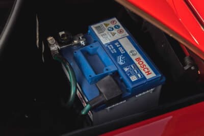 5万7500ユーロ（邦貨換算約1030万円）で落札されたフェラーリ「208GT4」（C）Bonhams