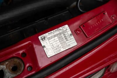 6万5250ポンド（邦貨換算約1318万円）で落札されたアルファ ロメオ「SZ」（C）iconicauctioneers