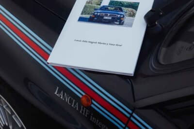 20万1250ユーロ(邦貨換算約3530万円)で落札されたランチア「デルタHF インテグラーレ エボルツィオーネ I マルティーニ5」(C)Courtesy of Broad Arrow