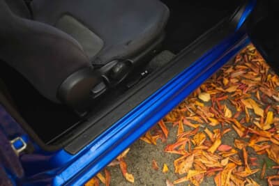 4万ポンド〜5万ポンド（邦貨換算約832万〜1040万円）で現在も販売中の日産R32型「スカイラインGT-R」（C）iconicauctioneers