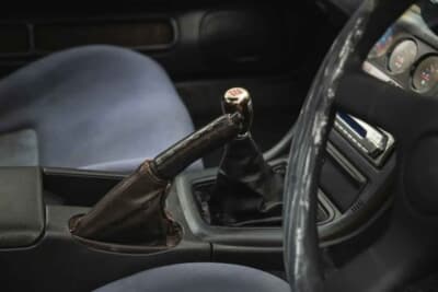 4万ポンド〜5万ポンド（邦貨換算約832万〜1040万円）で現在も販売中の日産R32型「スカイラインGT-R」（C）iconicauctioneers