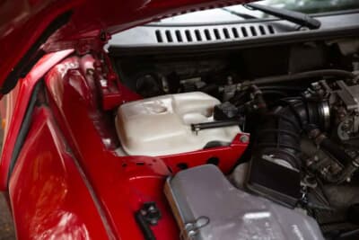 6万5250ポンド（邦貨換算約1318万円）で落札されたアルファ ロメオ「SZ」（C）iconicauctioneers