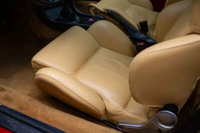 6万5250ポンド（邦貨換算約1318万円）で落札されたアルファ ロメオ「SZ」（C）iconicauctioneers