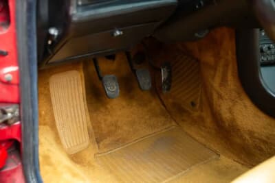 6万5250ポンド（邦貨換算約1318万円）で落札されたアルファ ロメオ「SZ」（C）iconicauctioneers