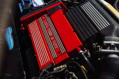 20万1250ユーロ(邦貨換算約3530万円)で落札されたランチア「デルタHF インテグラーレ エボルツィオーネ I マルティーニ5」(C)Courtesy of Broad Arrow