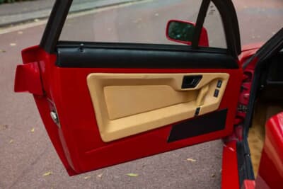 6万5250ポンド（邦貨換算約1318万円）で落札されたアルファ ロメオ「SZ」（C）iconicauctioneers