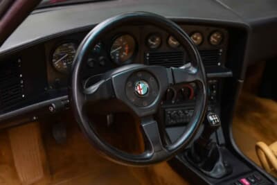 6万5250ポンド（邦貨換算約1318万円）で落札されたアルファ ロメオ「SZ」（C）iconicauctioneers