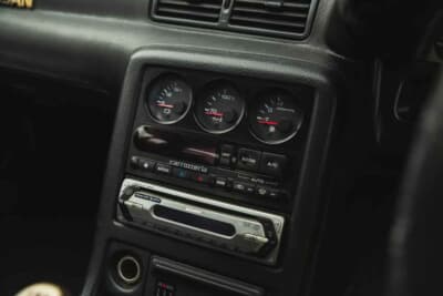 4万ポンド〜5万ポンド（邦貨換算約832万〜1040万円）で現在も販売中の日産R32型「スカイラインGT-R」（C）iconicauctioneers